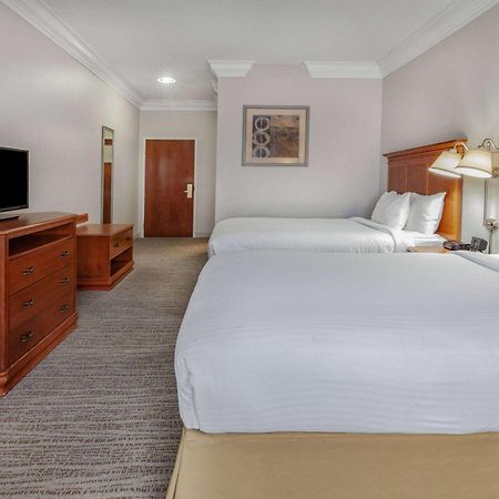 Days Inn By Wyndham Alta Vista Altavista Esterno foto