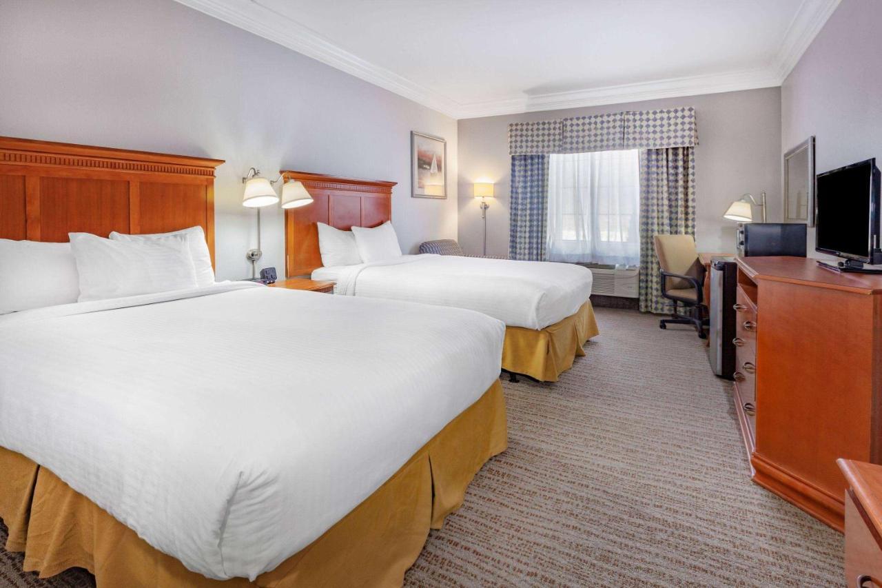Days Inn By Wyndham Alta Vista Altavista Esterno foto