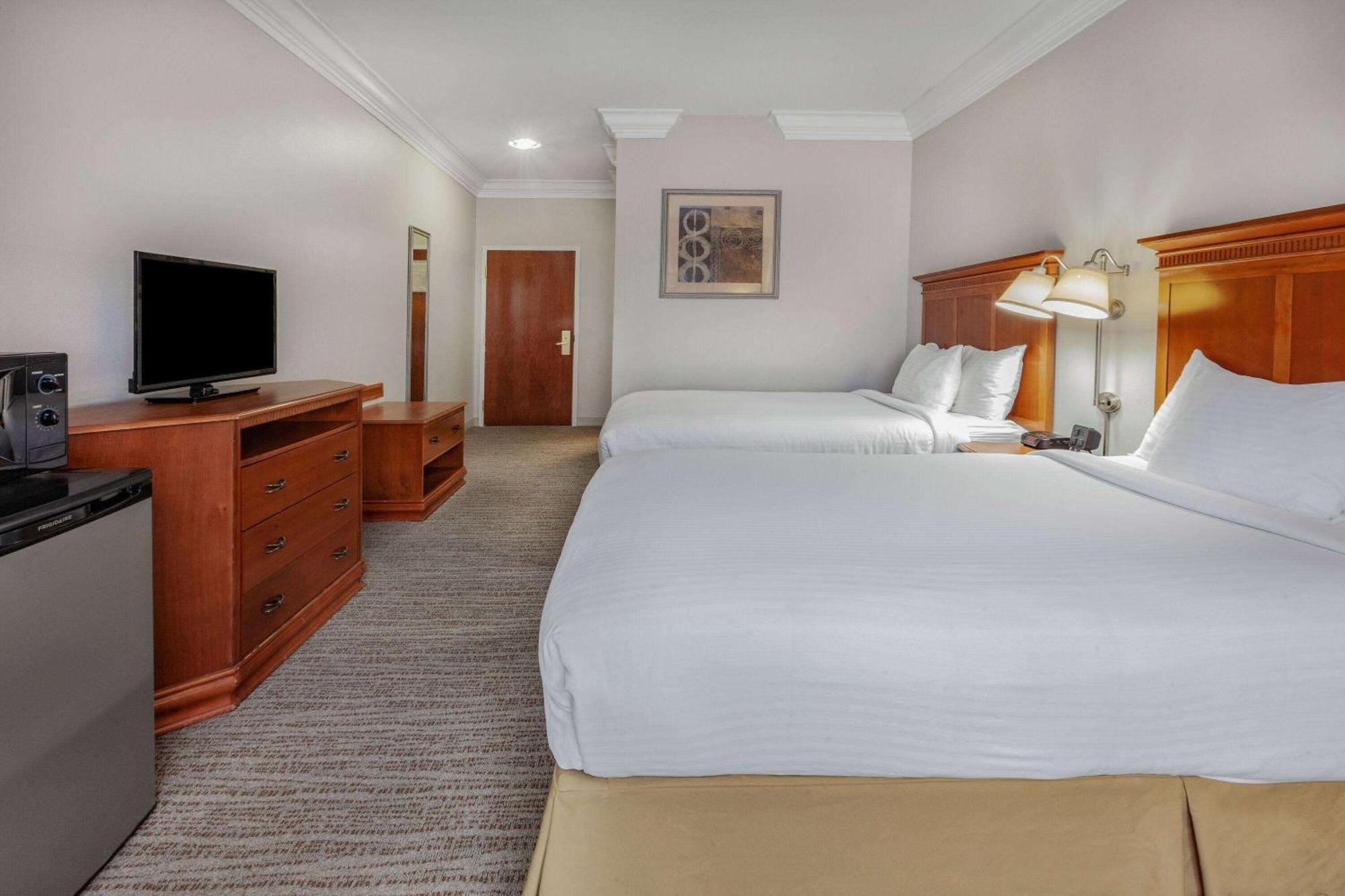 Days Inn By Wyndham Alta Vista Altavista Esterno foto